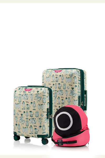 Squid Game Cabin + Medium Deep Green + Pillow Black Pink